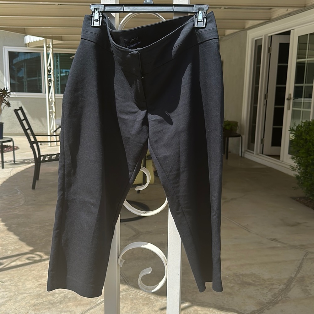 EUC Black Petite Capris